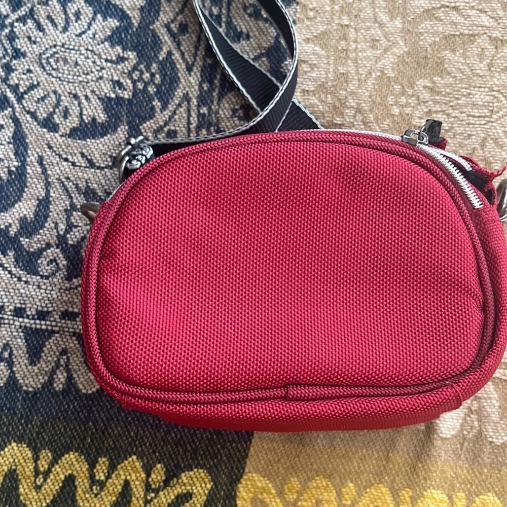 Kenneth Cole camera bag 🖤 - Picture 5 of 8